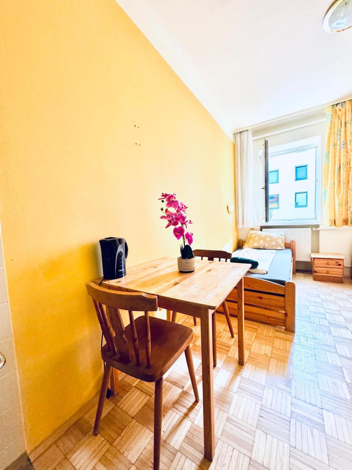 Affordable Central Rooms, 10-Min To Lugner City Wiedeń Zewnętrze zdjęcie